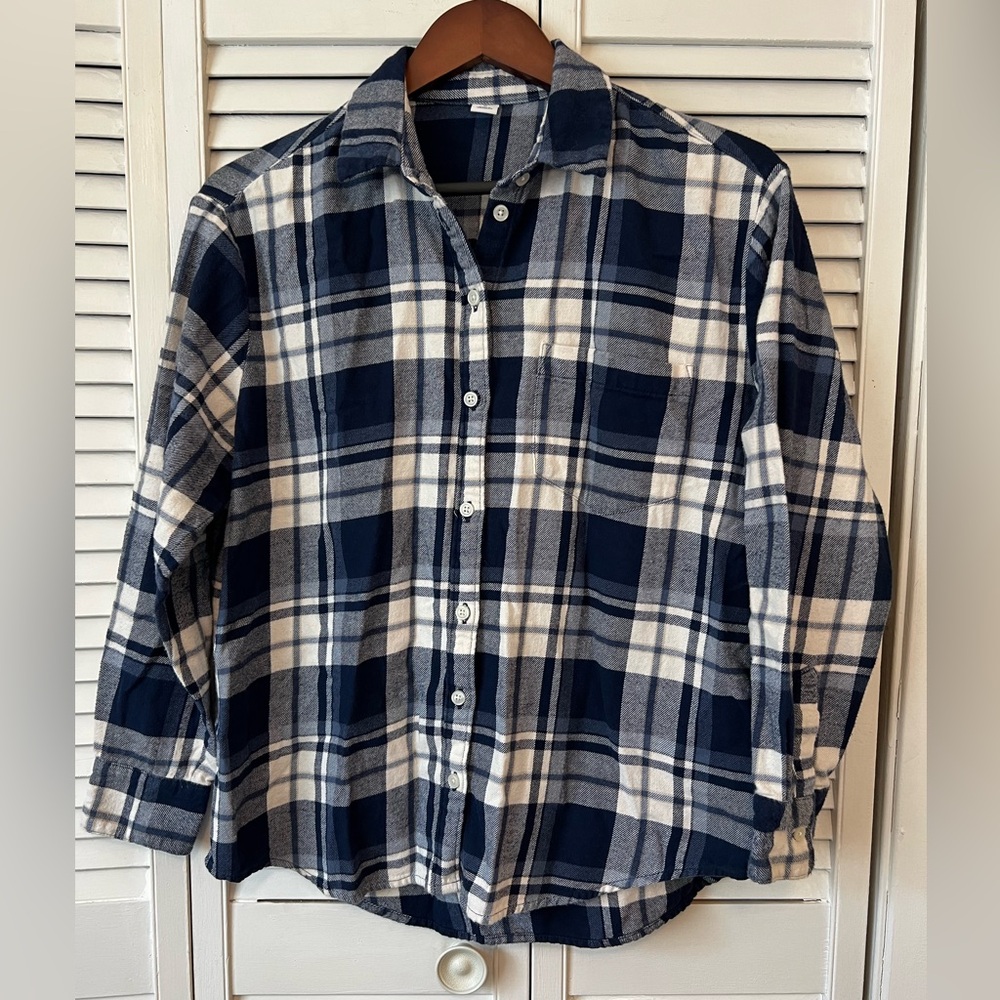 Old Navy Blue White Plaid Flannel Button Down Size Medium long Sleeve